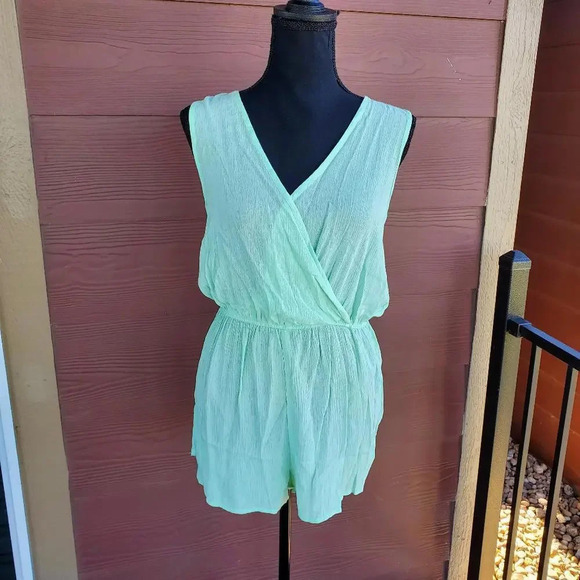 Rue21 Mint Green Romper with Lace Detail Size Small - Picture 1 of 11